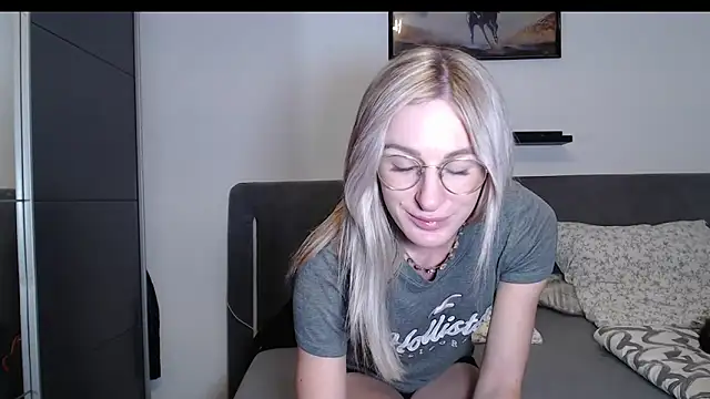 Snapshot of Liana_Lou chatting on 03/06/26, 07:10 Liana Lou online show from 03/06/26, 07:10