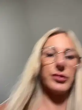 Liana Lou online show from 05/03/26, 12:33