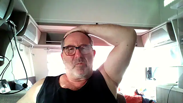 Snapshot of gillou1234 chatting on 07/27/26, 05:20 gillou1234 online show from 07/27/26, 05:20