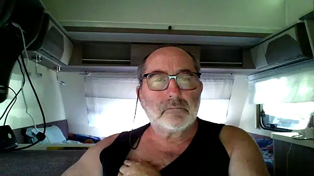 Snapshot of gillou1234 chatting on 07/28/26, 02:57 gillou1234 online show from 07/28/26, 02:57