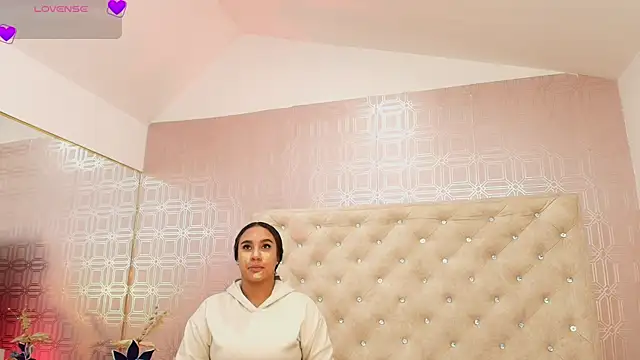 Snapshot of Sara_Desire chatting on 01/15/25, 12:25 Sara Desire online show from 01/15/25, 12:25