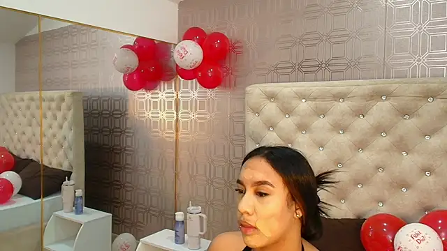 Snapshot of Sara_Desire chatting on 02/11/25, 12:58 Sara Desire online show from 02/11/25, 12:58