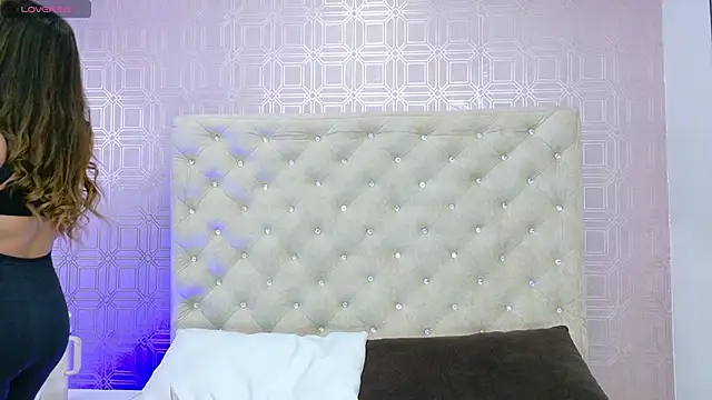 Snapshot of Sara_Desire chatting on 09/09/25, 12:15 Sara Desire online show from 09/09/25, 12:15