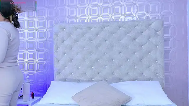 Snapshot of Sara_Desire chatting on 09/14/25, 12:15 Sara Desire online show from 09/14/25, 12:15