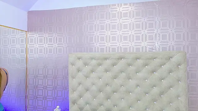 Snapshot of Sara_Desire chatting on 09/20/25, 12:17 Sara Desire online show from 09/20/25, 12:17