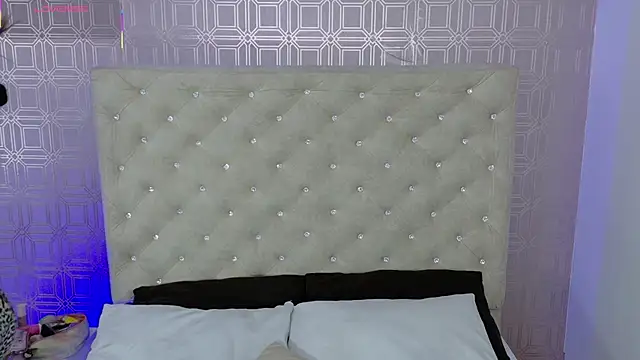 Snapshot of Sara_Desire chatting on 09/21/25, 12:18 Sara Desire online show from 09/21/25, 12:18