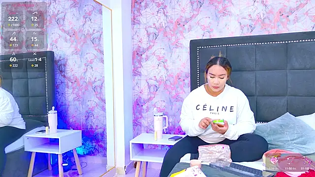 Snapshot of Sara_Desire chatting on 09/23/25, 12:19 Sara Desire online show from 09/23/25, 12:19