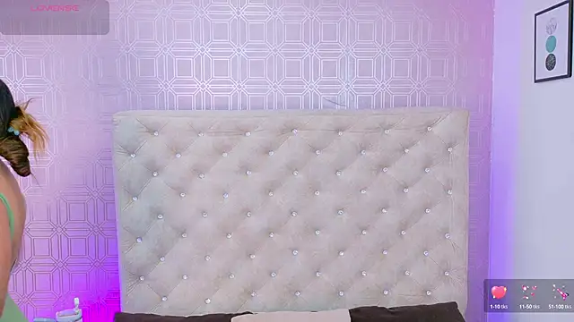 Snapshot of Sara_Desire chatting on 10/02/25, 11:50 Sara Desire online show from 10/02/25, 11:50