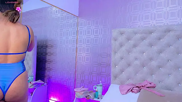 Snapshot of Sara_Desire chatting on 10/09/25, 12:25 Sara Desire online show from 10/09/25, 12:25