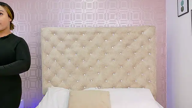 Snapshot of Sara_Desire chatting on 10/10/25, 12:15 Sara Desire online show from 10/10/25, 12:15