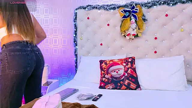 Snapshot of Sara_Desire chatting on 12/04/25, 12:25 Sara Desire online show from 12/04/25, 12:25