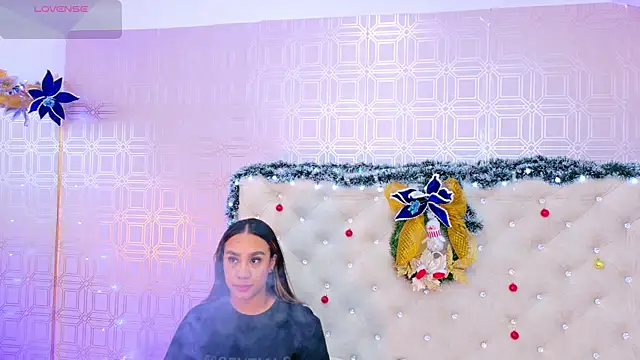 Snapshot of Sara_Desire chatting on 12/05/25, 12:25 Sara Desire online show from 12/05/25, 12:25