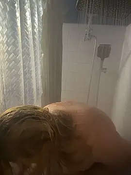 Snapshot of allissonw13 chatting on 01/19/26, 03:38 allissonw13 online show from 01/19/26, 03:38