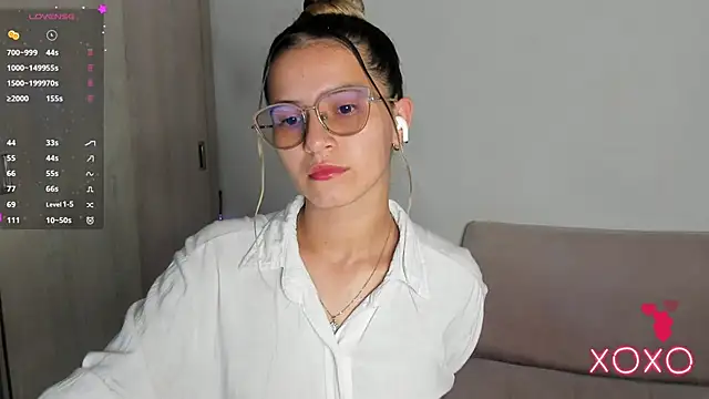 Snapshot of Lilacutte_ chatting on 09/21/25, 05:09 Lilacutte online show from 09/21/25, 05:09