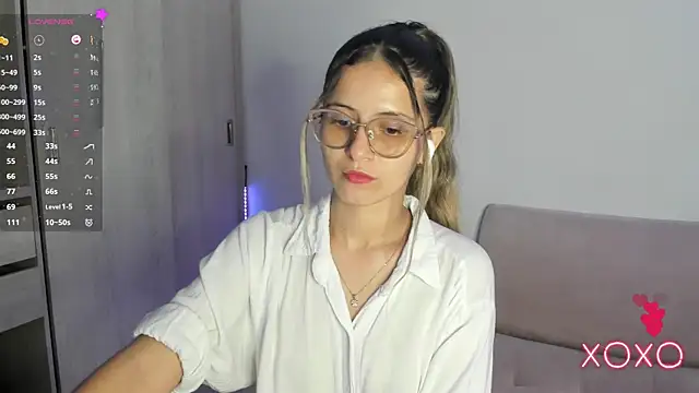 Snapshot of Lilacutte_ chatting on 09/29/25, 08:30 Lilacutte online show from 09/29/25, 08:30