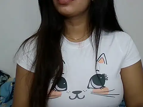 Snapshot of sparkling_queen chatting on 02/05/25, 06:24 sparkling queen online show from 02/05/25, 06:24