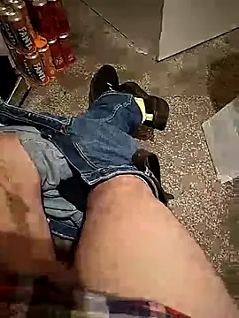 Snapshot of A_man_in_public chatting on 11/20/25, 09:47 A man in public online show from 11/20/25, 09:47