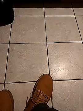 Snapshot of A_man_in_public chatting on 01/06/26, 07:28 A man in public online show from 01/06/26, 07:28