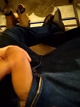 Snapshot of A_man_in_public chatting on 01/09/26, 12:41 A man in public online show from 01/09/26, 12:41