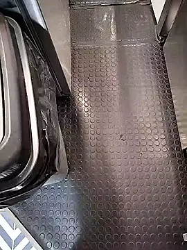 Snapshot of A_man_in_public chatting on 01/17/26, 03:17 A man in public online show from 01/17/26, 03:17