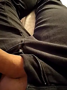 Snapshot of A_man_in_public chatting on 02/02/26, 11:25 A man in public online show from 02/02/26, 11:25