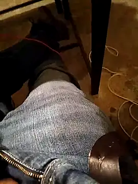 Snapshot of A_man_in_public chatting on 02/24/26, 07:45 A man in public online show from 02/24/26, 07:45