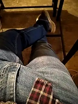 Snapshot of A_man_in_public chatting on 02/25/26, 11:42 A man in public online show from 02/25/26, 11:42