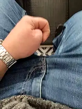 Snapshot of A_man_in_public chatting on 03/01/26, 12:18 A man in public online show from 03/01/26, 12:18