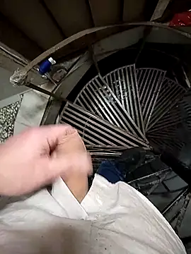 Snapshot of A_man_in_public chatting on 03/11/26, 06:03 A man in public online show from 03/11/26, 06:03