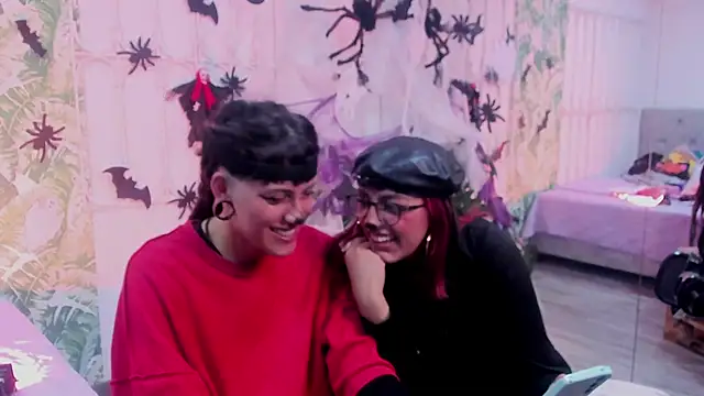 cute hollywood online show from 10/31/25, 05:47