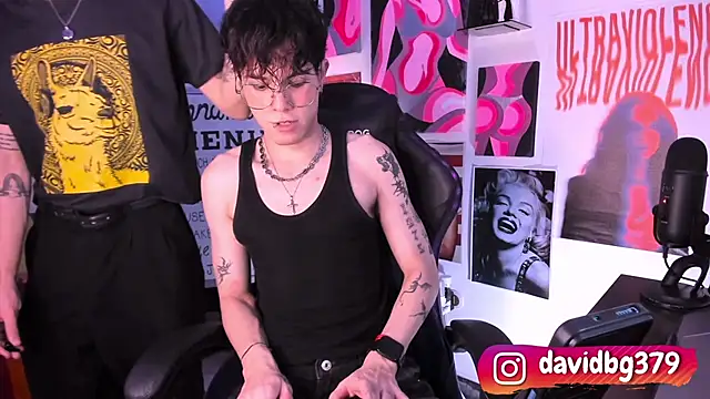 Snapshot of cinnamon_boyxxx chatting on 03/20/25, 01:35 cinnamon boyxxx online show from 03/20/25, 01:35