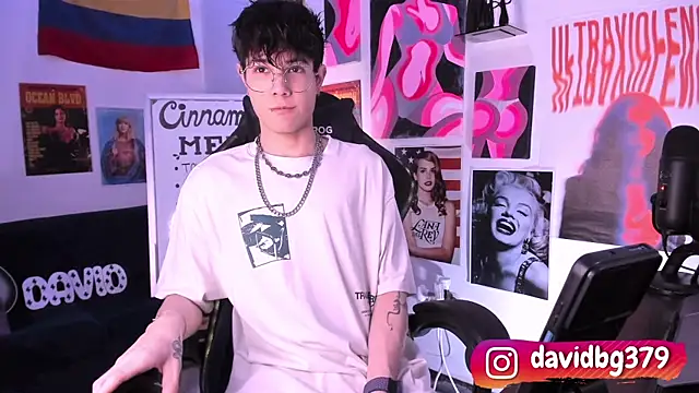 Snapshot of cinnamon_boyxxx chatting on 03/22/25, 01:43 cinnamon boyxxx online show from 03/22/25, 01:43