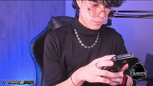 Snapshot of cinnamon_boyxxx chatting on 09/19/25, 02:24 cinnamon boyxxx online show from 09/19/25, 02:24