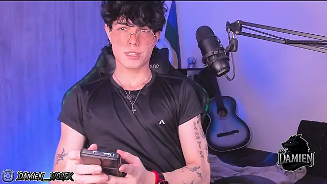 Snapshot of cinnamon_boyxxx chatting on 09/29/25, 01:22 cinnamon boyxxx online show from 09/29/25, 01:22