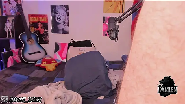 Snapshot of cinnamon_boyxxx chatting on 11/08/25, 04:23 cinnamon boyxxx online show from 11/08/25, 04:23