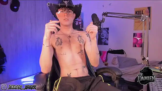 Snapshot of cinnamon_boyxxx chatting on 11/13/25, 03:49 cinnamon boyxxx online show from 11/13/25, 03:49