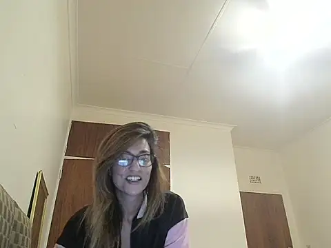 Snapshot of karmicQueen669 chatting on 04/29/26, 12:05 karmicQueen669 online show from 04/29/26, 12:05