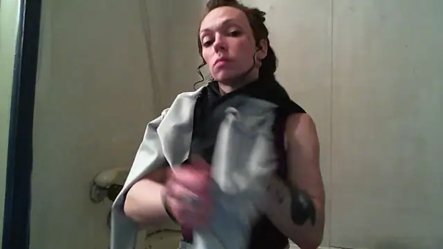 Snapshot of Genevieve143 chatting on 02/26/25, 08:04 Genevieve143 online show from 02/26/25, 08:04