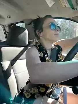 Snapshot of Genevieve143 chatting on 03/11/25, 09:04 Genevieve143 online show from 03/11/25, 09:04