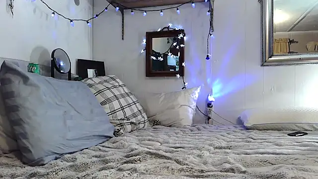 Genevieve143 online show from 12/13/25, 08:04