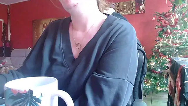 cruellaculdenfer67 online show from 12/04/25, 02:15