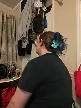 Snapshot of velvetta_ chatting on 09/19/25, 12:56 velvetta online show from 09/19/25, 12:56