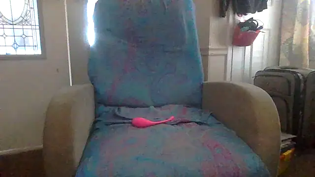 Snapshot of velvetta_ chatting on 10/19/25, 07:47 velvetta online show from 10/19/25, 07:47