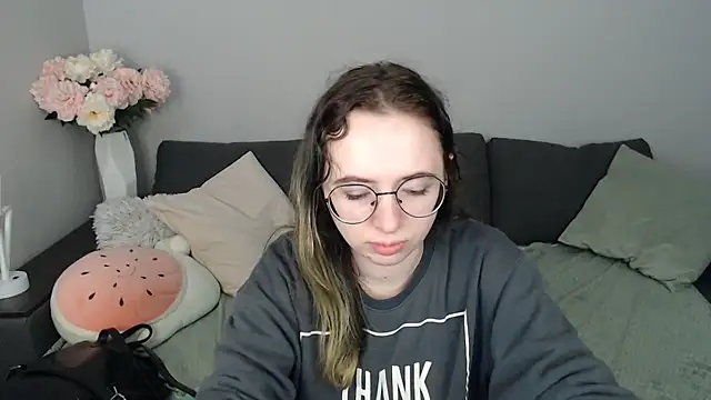 Mini Diva online show from 10/25/25, 08:11