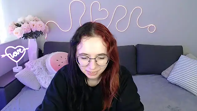 Mini Diva online show from 11/25/25, 09:09