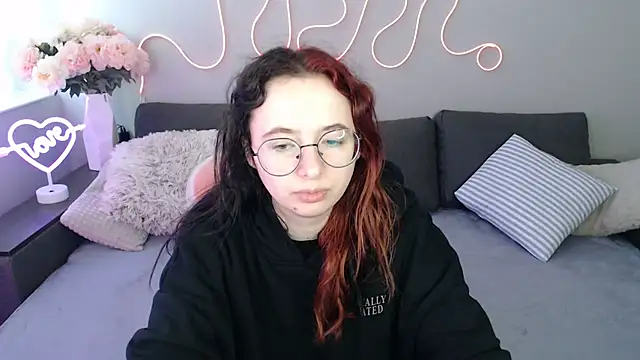 Mini Diva online show from 11/26/25, 09:10