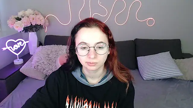 Mini Diva online show from 11/30/25, 09:13