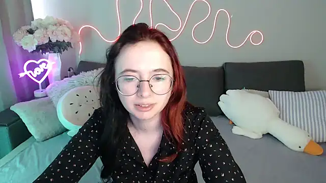 Mini Diva online show from 06/20/26, 08:28