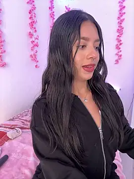 Snapshot of AliceJovovich chatting on 12/03/24, 11:55 AliceJovovich online show from 12/03/24, 11:55