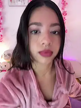 Snapshot of AliceJovovich chatting on 12/13/24, 10:41 AliceJovovich online show from 12/13/24, 10:41